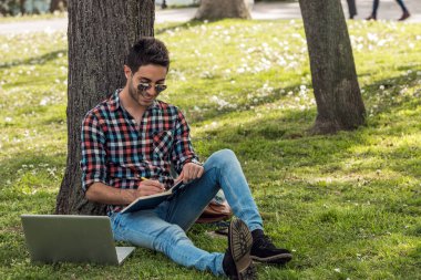 Üniversite öğrenci park