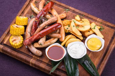 barbekü sosis bira seti, avcılık sosis, rustik patates