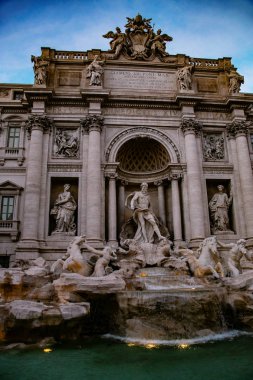 Roma 'daki Trevi Çeşmesi