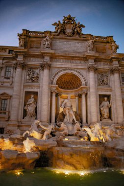 Roma 'daki Trevi Çeşmesi