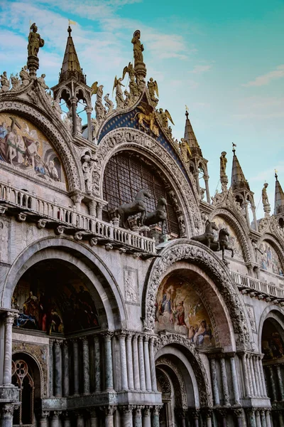 意大利威尼斯圣马可大教堂 屋面建筑详情 — 图库照片