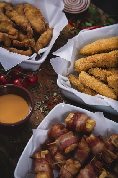 Slanina Ryby Chichen Smažené Dřevě — Stock fotografie