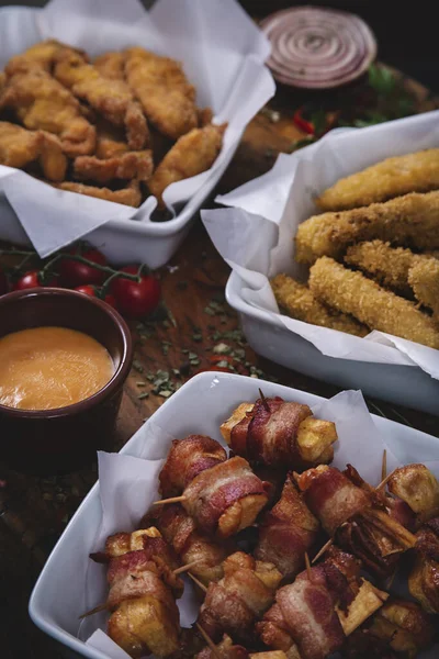 Slanina Ryby Chichen Smažené Dřevě — Stock fotografie