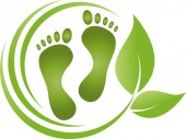 zwei Füße und Blätter, Fußpflege, Massage