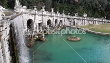 Caserta, Campania, İtalya - 3 Şubat 2019: Saray Parkı'ndaki Eolo Çeşmesi'ne Genel Bakış