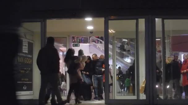 意大利坎帕尼亚马西亚尼塞 2019年2月3日 从外面看坎帕尼亚购物中心的入口 — 图库视频影像