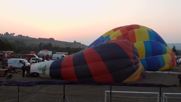 Fragneto Monforte Campanie Italie Octobre 2018 Montgolfières Multicolores Préparation Terrain — Video