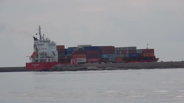 Σαλέρνο Καμπανία Ιταλία Δεκεμβρίου 2018 Πλοίο Εμπορευματοκιβώτια Καθώς Εξέρχεται Από — Αρχείο Βίντεο