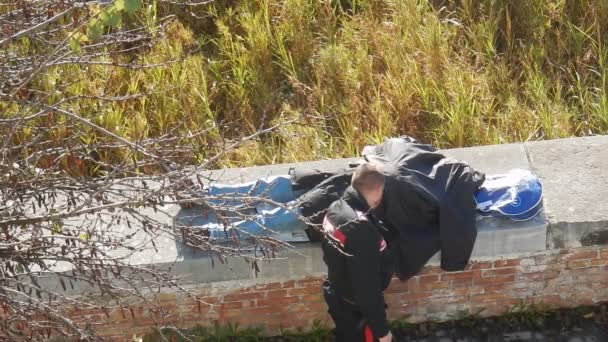 Benevento Campania Italia Noiembrie 2018 Imigrantul Trezit Poliţist Timp Dormea — Videoclip de stoc