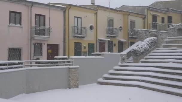 サンタンジェロ ロンバ カンパニア州 イタリア 2019 激しい降雪中の歴史的中心部のパノラマビュー — ストック動画