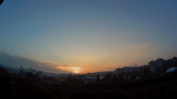 Lapso Tiempo Nubes Que Fluyen Amanecer Ciudad Benevento — Vídeos de Stock