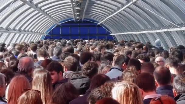 Rome Lazio Italy March 2019 Students Lined Pedestrian Tunnel North — 图库视频影像