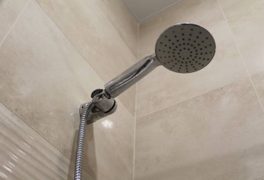 Banyoda asılı duş