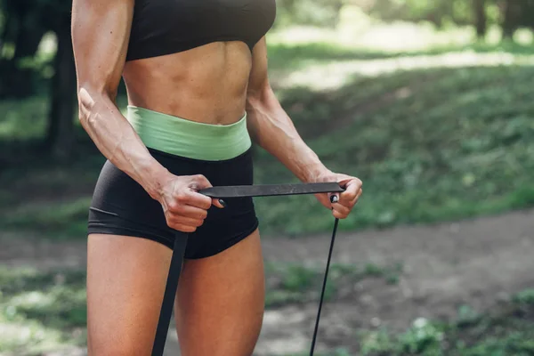 Mulher Aptidão Que Faz Exercício Treinamento Livre Parque Manhã Verão — Fotografia de Stock