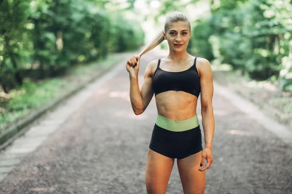 Jonge Vrouw Lopen Mooie Fit Meisje Fitness Model Buitenshuis Verlies — Stockfoto