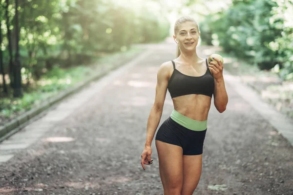 Young Sporty Woman Black Sportswear Holds Green Apple Openair Concept — Stock Photo, Image