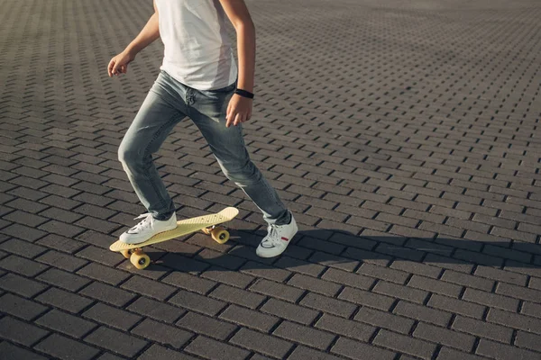 Portrait Skater Boy Chemise Blanche — Photo