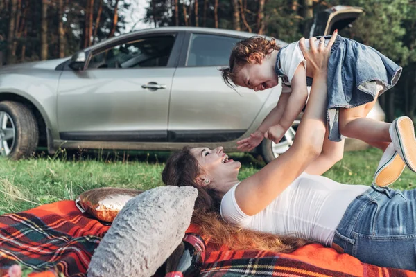 Bonne Mère Fille Amuser Profiter Journée Ensoleillée Été — Photo