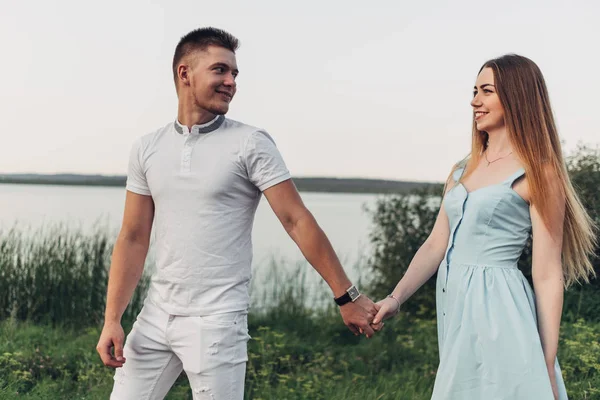 Beautiful Young Couple Have Fun Sunset City — Stock Photo, Image