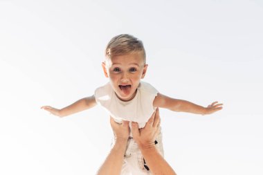 Mutlu küçük çocuğun portresi