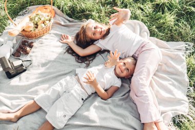 Mutlu küçük çocuk portresi