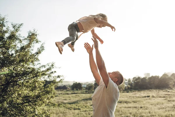 Père Fille Heureux Amuser Profiter Été Ensoleillé — Photo