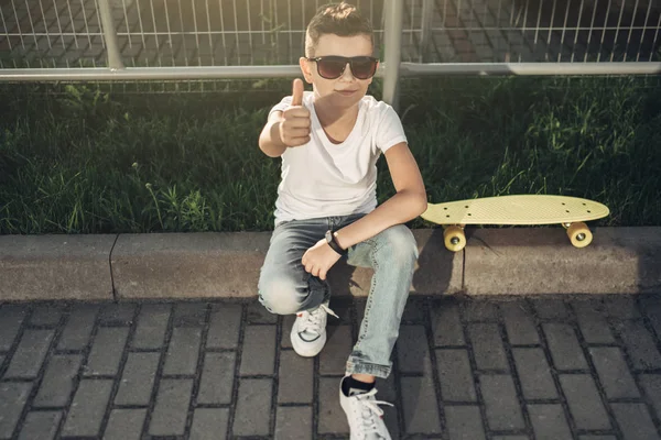 Portrait Skater Boy White Shirt — Stock Photo, Image