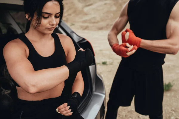 Twee Atleten Dragen Zwarte Sportkleding Open Lucht Gezonde Lifestyle Buiten — Stockfoto