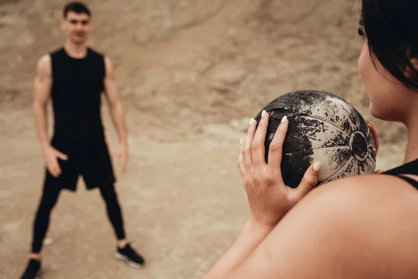 Dos Atletas Ropa Deportiva Negra Entrenando Juntos Aire Libre Estilo — Foto de Stock