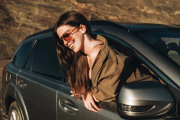 Young Traveler Woman Road Trip Girl Enjoying Journey Her Car — Stock Photo, Image