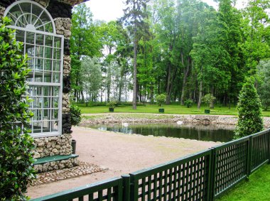 Küçük zen taş yapay peyzaj. Rusya, Petersburg.