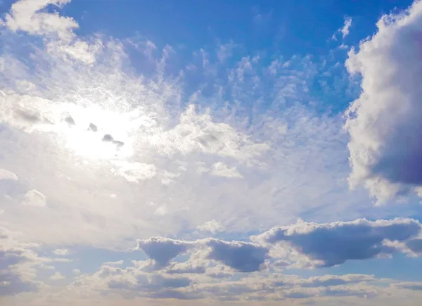 Παρασκήνιο Σαφή Μπλε Ουρανό Σύννεφα — Φωτογραφία Αρχείου