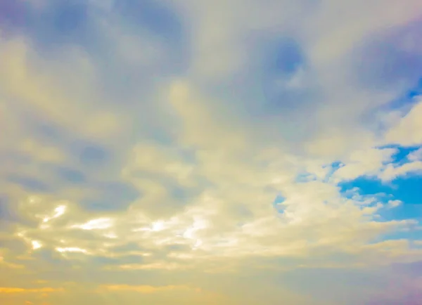Hintergrund Blauer Himmel Mit Gelben Wolken Für Desktop Etc — Stockfoto