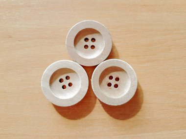 Çeşitli dikiş düğmeleri. Ahşap düğmeleri, düğme yakın çekim.