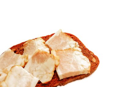 Domuz domuz yağı dilimlenmiş. Dilimlenmiş domuz pastırması. Yağ, yağ, gres, pastırma. İzole.