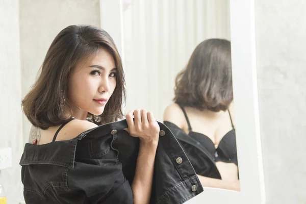 Portrait Femmes Asiatiques Sexy Avec Miroir — Photo