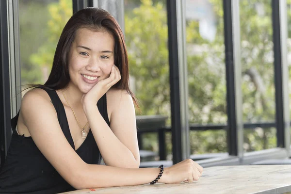 Sorridente Donne Asiatiche Sedute Caffè Concetto Stile Vita — Foto Stock