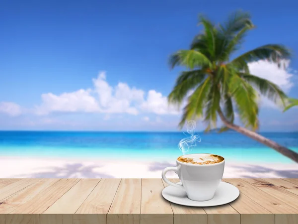 Kahve. Kahve Espresso. Plaj arka plan ile kahve Kupası