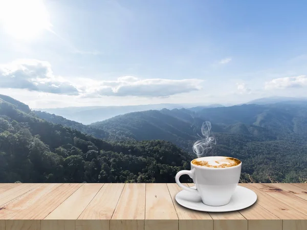 Kaffe Kaffe Espresso Kopp Kaffe Träskiva Med Mountain Bakgrund — Stockfoto