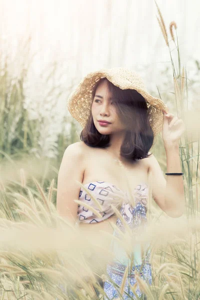 A portrait of a sexyl asian woman outdoor — Stock Photo, Image