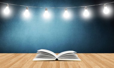  Ahşap kalas açık kitap