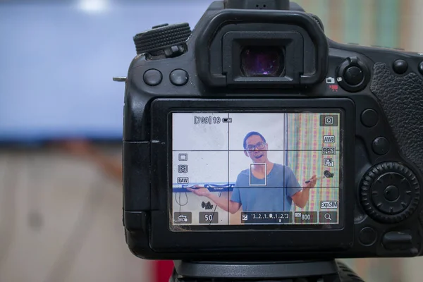 Asian Man Vlogger Coach Giving Business Class Presentation Training People — Stock Photo, Image