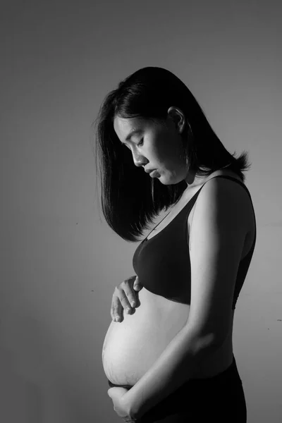 Pregnant Woman Standing Holding Her Belly Months Pregnant Black White — Stock Photo, Image