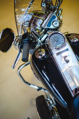 Klasik bir Amerikan Motosiklet detayını. Klasik Bisiklet. Krom ayrıntıları ve siyah lastik ayrıntıları