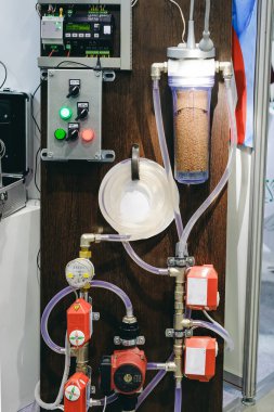 Su filtreleme sisteminin modeli. Bir kır evi için temiz su
