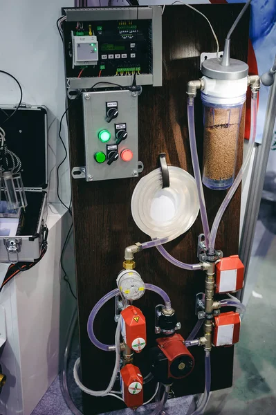 Su filtreleme sisteminin modeli. Bir kır evi için temiz su