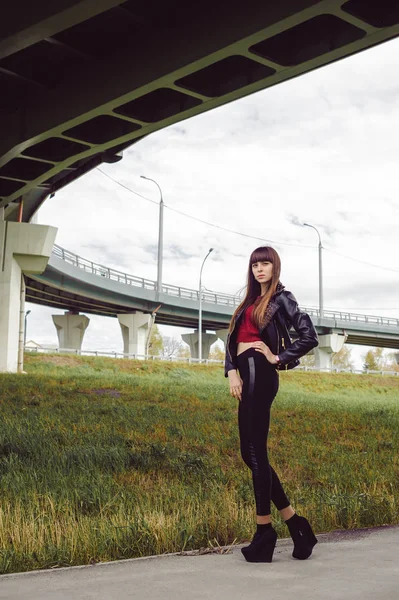 Jovem Bela Mulher Elegante Roupas Pretas Moda Casaco Burgundy Uma — Fotografia de Stock