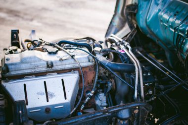 Rusya, Novosibirsk - 23 Kasım 2017: küçük tonajlı kamyon Toyota dune. motor bölümü, taksinin altında motoru görünümünü