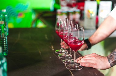 şampiyonluk arasında kahvehane, içecekler, ekip çalışması hazırlamak barista'nın Beceri, takım üyeleri göster