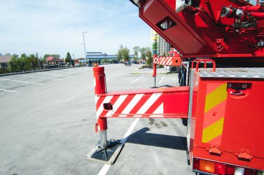 Rusya, Novosibirsk - 2 Haziran, 2018: Gösterge niteliğindeki rekabet profesyonel itfaiye ve kurtarma ekipleri. Yangınla mücadele donanımları